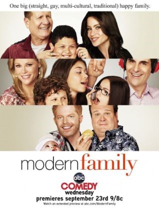 modern_family_2009_1595_poster1.jpg