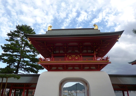 拝殿から水天門