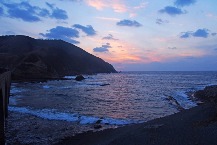 ダルマ夕陽が沈む