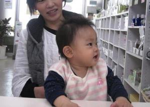 赤ちゃんとママ横顔