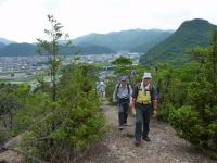 薬師山 稜線の歩き 展望もよく、束の間、涼しい風を感じて歩く