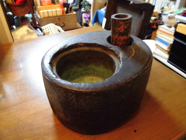 アンティーク 木製煙草盆と煙管 灰はビニール袋に入ってます