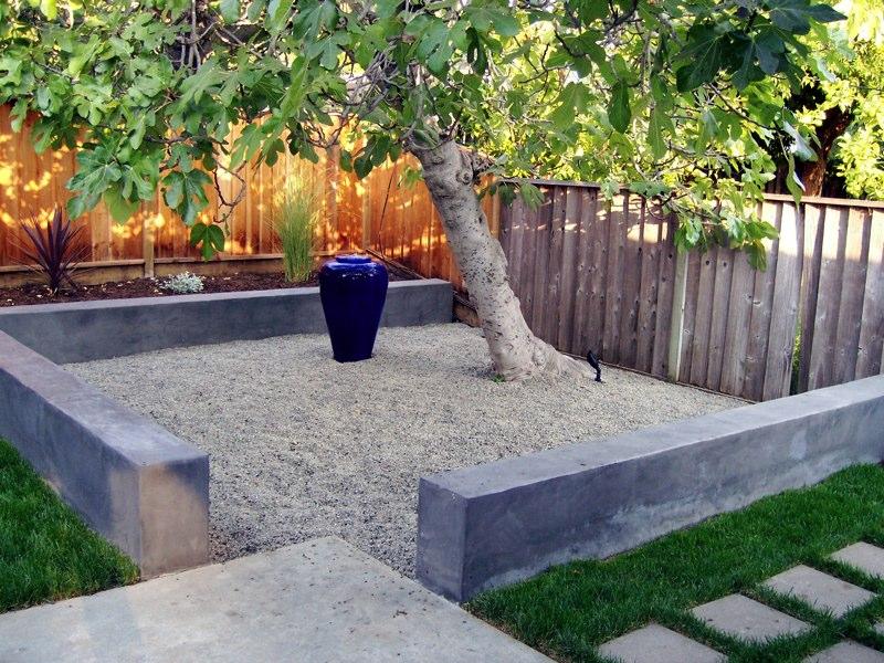 patio layout with steps