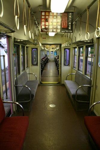 ナロー車内
