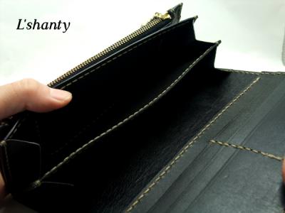 L'shanty ベルトタイプの長財布 札入れアップ