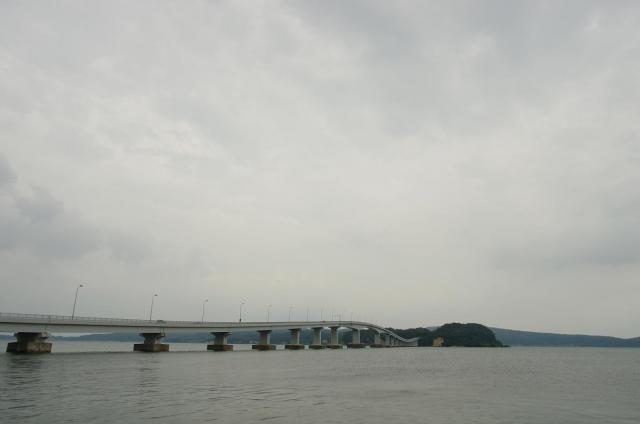 1曇天の中の能登島大橋