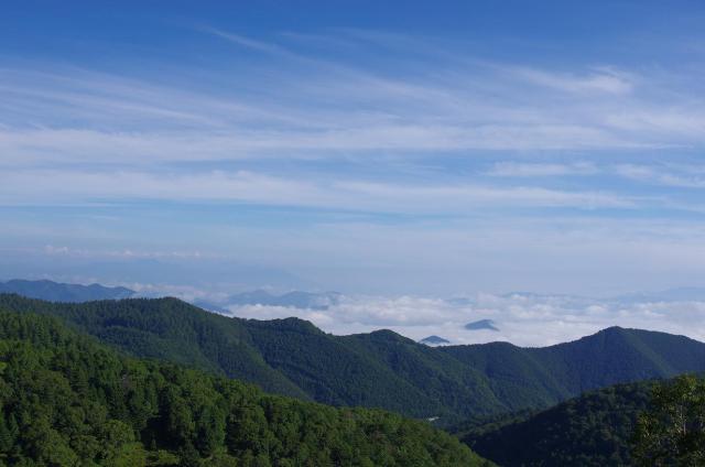 6雲海の広がる山々