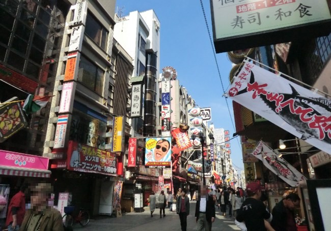 真ん中に、あの売れっ子の、たむら氏のお土産屋が 5