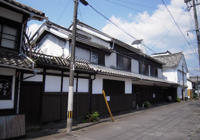 昔を忍ぶ、街並みが残されていました 8