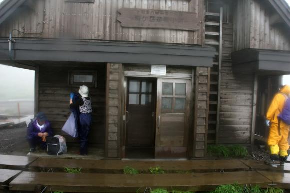 阿弥陀池避難小屋