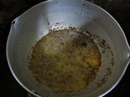 バターの不純物を取り除く