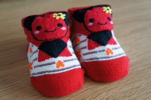20120609-04 baby socks (800x532)