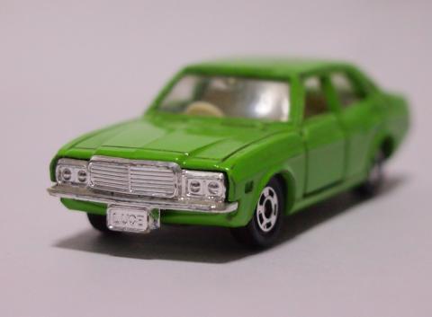 トミカ ルーチェカスタム フロント比較