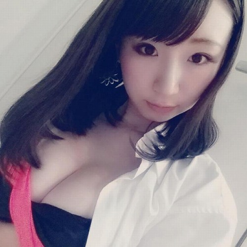 荒井華奈Gカップ巨乳おっぱい画像a04.jpg