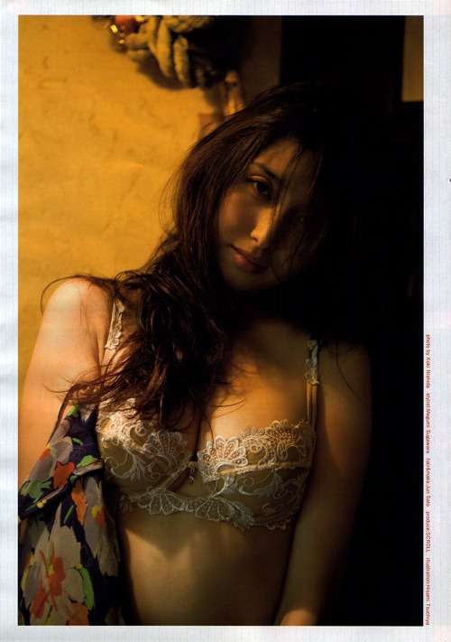 橋本マナミGカップ巨乳セミヌード画像b26.jpg
