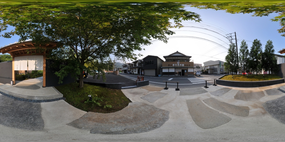 entrance001.jpg