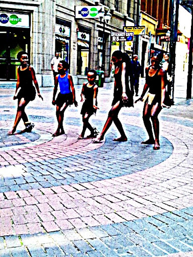 StreetPerformer_04.jpg