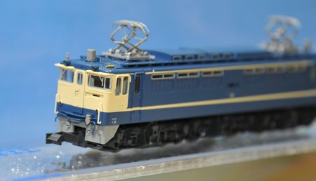 2-2EF65_R.jpg