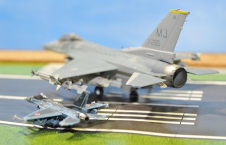 6-4F16_R.jpg