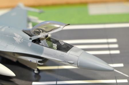 7-5F16_R.jpg