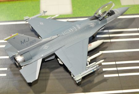 7-7F16_R.jpg