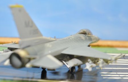 7-8F16_R.jpg
