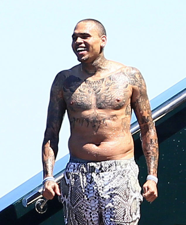 Chris Brownが 刑務所収監中の激太りを告白 普段の体重は81 6kgくらいなんだけど 刑務所を出た時は97 5kgまで増えていた 持ってる服のほとんどが着れなくなっていた 1 Hiphop R B Site Moluv