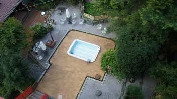 ⑦部屋から見下ろしたプール