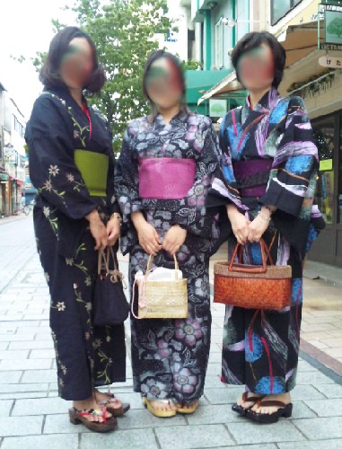 お姉さん達とCATXRQWE