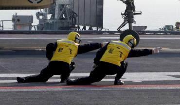 中国海軍トップガンごっこ