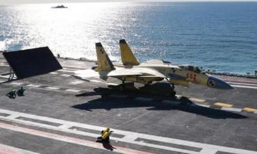 航空母艦(ワリャーグ)遼寧 J-15(SU-33偽物)戦闘機