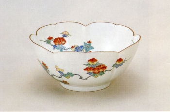 伊004