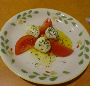 フレッシュチーズとトマトのサラダ