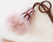 powder_puff_key_tassel_lr_.jpg