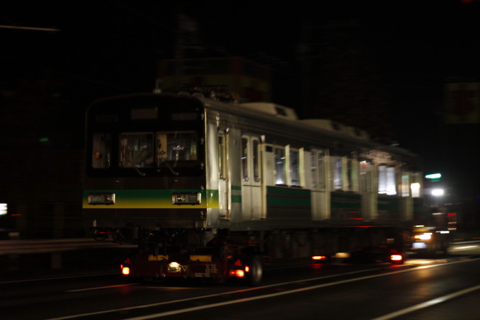 131125-デハ7803陸送(2)_ISO800,1/30,F1.8,WBくもり,50mm