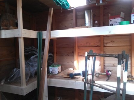 作業小屋の棚