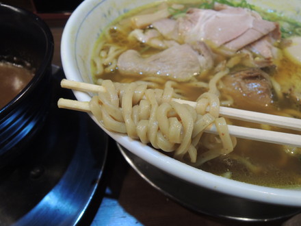 次世代のカレーつけ麺の麺