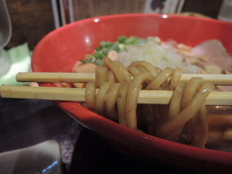 濃口醤油らーめん(中盛)の麺
