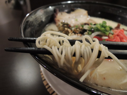 九州豚骨らーめんの麺