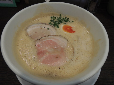 豚CHIKIしょうゆラーメン 並盛(140g)(750円)