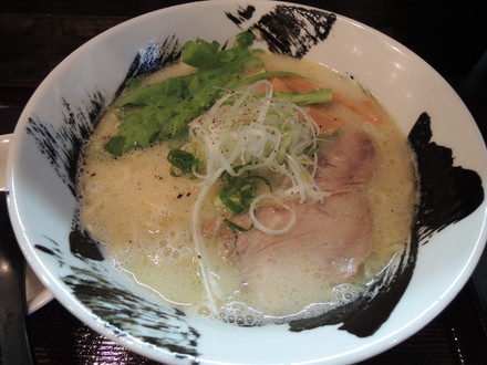 白鶏塩らーめん(750円)