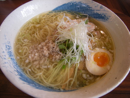 鶏しおらーめん(680円)
