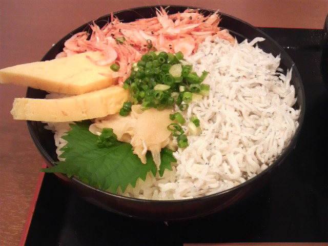 釜揚げシラスと桜海老丼