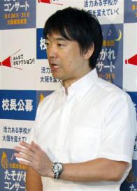 2012-09-29_Korea-South_「慰安婦、強制連行の証拠ない」 橋下大阪市長が言及01_記者団の質問に答える大阪市の橋下徹市長=21日、大阪市役所
