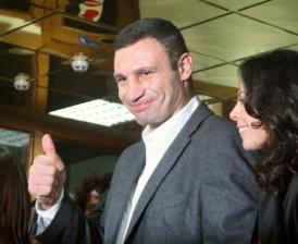 2012-10-28_Russia-Ukraine_ウクライナ議会選で投票、世界王者の新党躍進へ01_28日、ウクライナの首都キエフで投票を終えた新野党「ウダル」党首でWBCヘビー級王者のビタリ・クリチコ氏(共同)