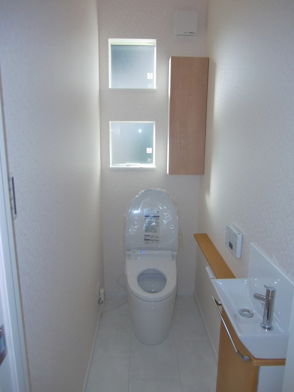まもちゃんの泉北ホームほっこりブログ トイレの窓を考える