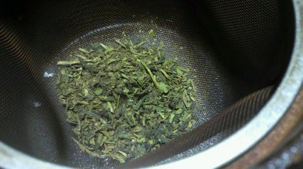 お茶を入れます