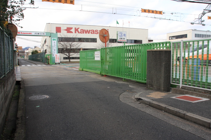 川重8