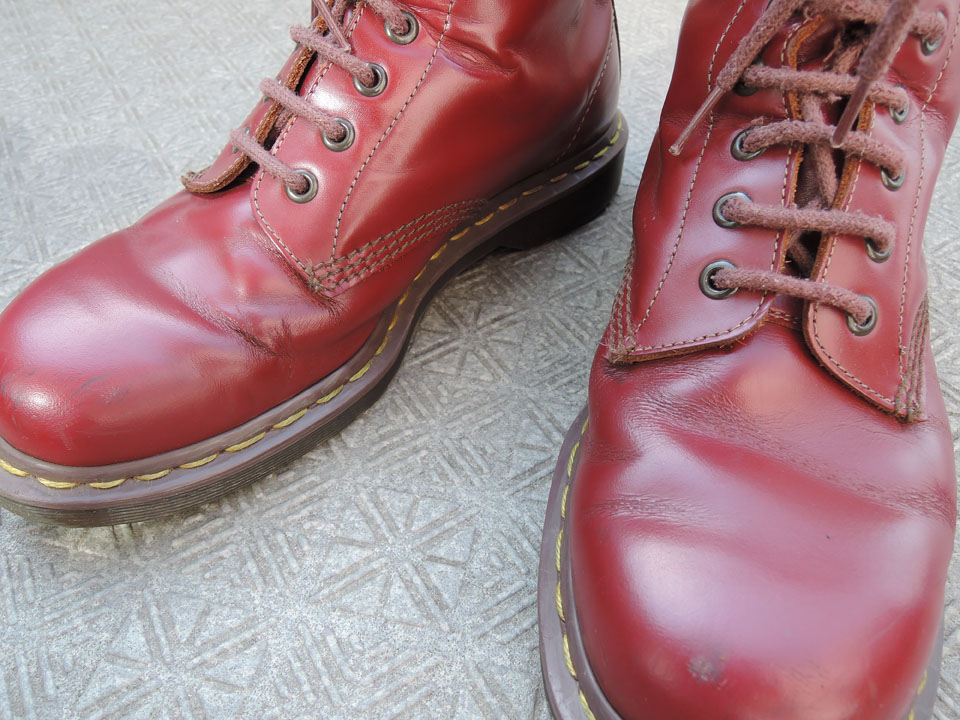 Dr. Martens “VINTAGE 1490Z 10EYE SHOE Made In England” | perfect day