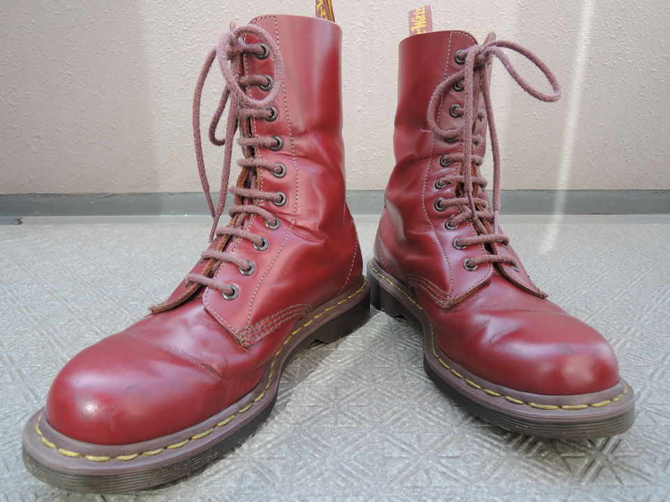 Dr. Martens “VINTAGE 1490Z 10EYE SHOE Made In England” | perfect day